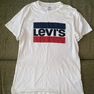 Levi's T-shirt new